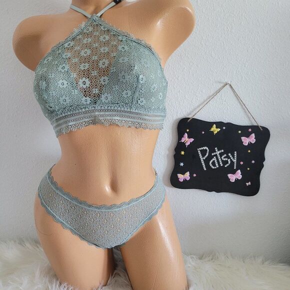 Victoria's Secret Lace Bralette  Set Small - Picture 2 of 5
